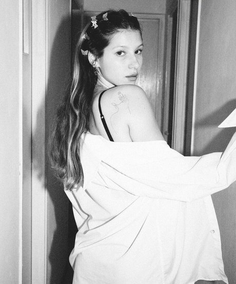 Roni Zouler perfect actress pics