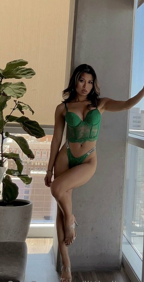 azarkey top model pic