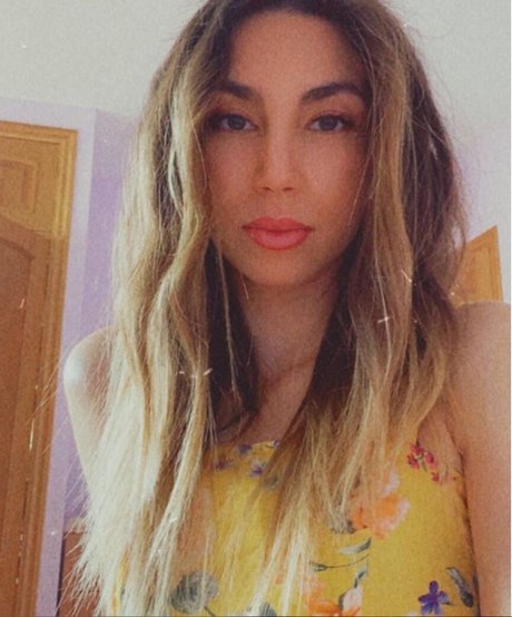 yasmineesob art model pic