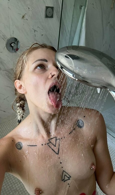 Foxyreid nudes actress pic