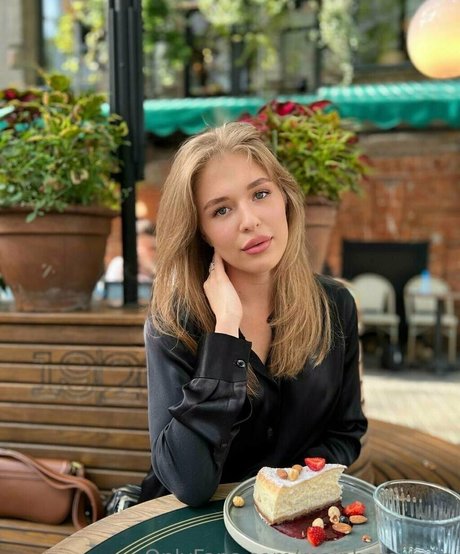 alexa sunny model erotic img