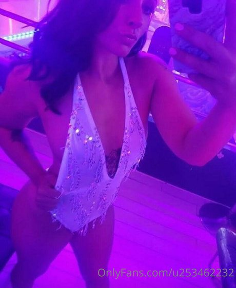 chicks with dicks onlyfans hot xxx pics