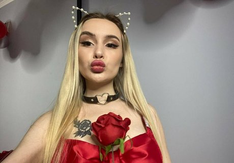 monikastray sexy actress picture