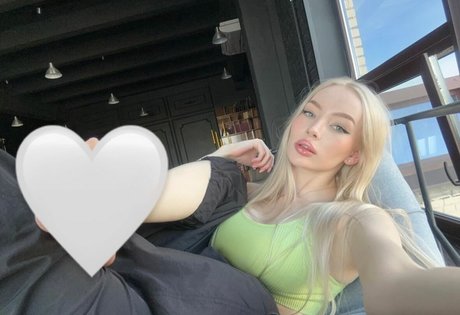 PlaywithAnny nude model photos