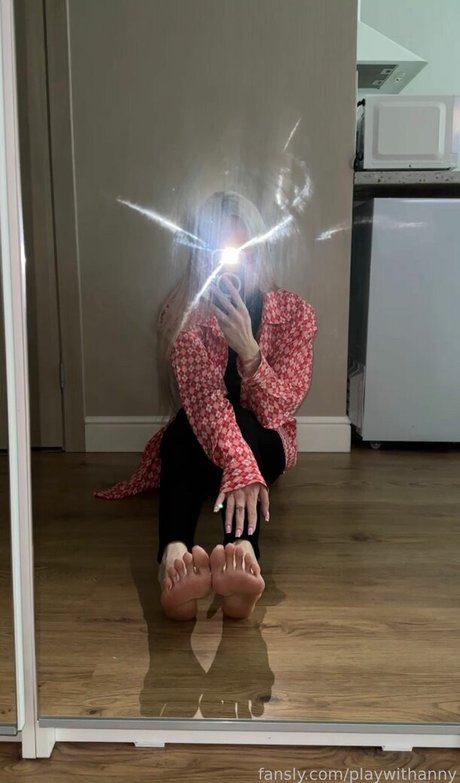 PlaywithAnny star pornographic pic