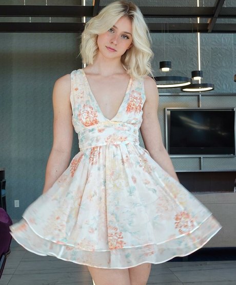 Annabel Lucinda nude pornstar pic