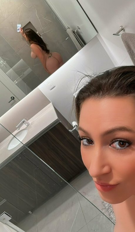 Lindseybaseball nudes actress photo