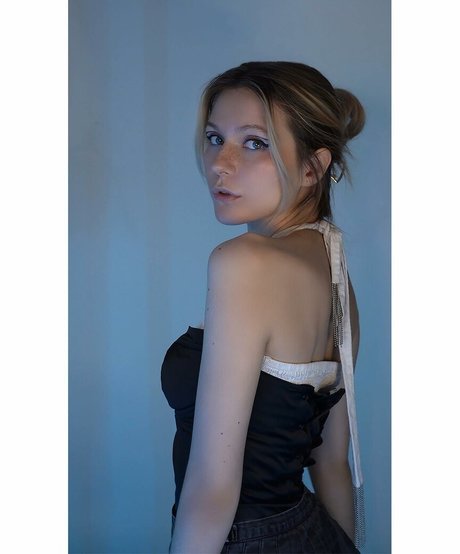 angejla high quality actress gallery