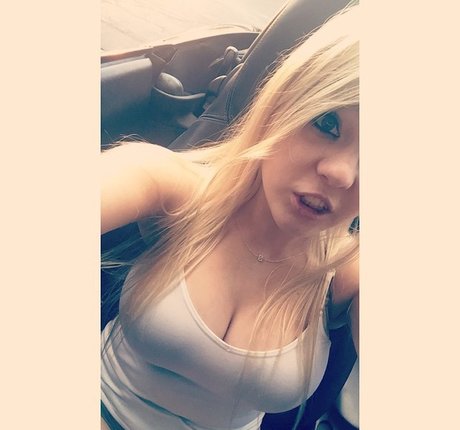 Blondiewondie pretty actress pics