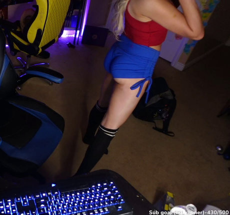 Blondiewondie free model pic