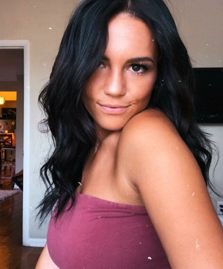 Taylor Horner star erotic archive