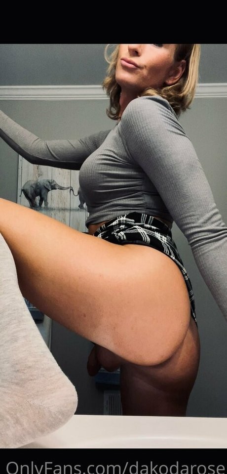 dakodarose nude model pic