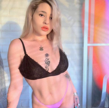 Shira Sasson nude model pic