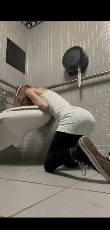 trashydumbwhore model galleries