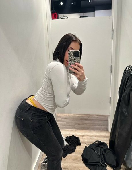 Poundcakenat pretty model image