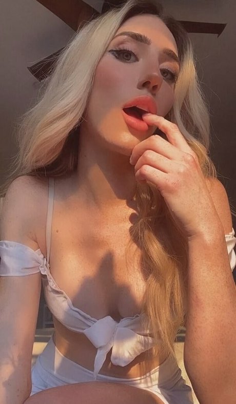 Skyler Grey perfect star picture