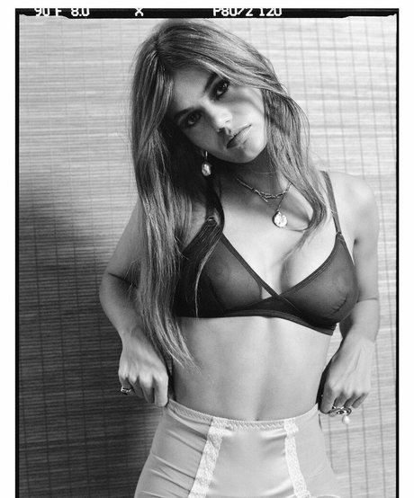 Myrthe Bolt erotic pornstar img