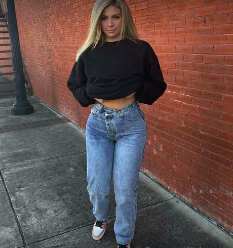 lilyhazexx art model picture