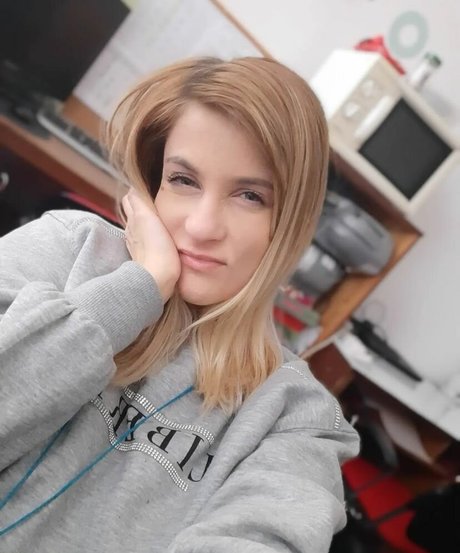 BunnyZuz erotic actress pictures