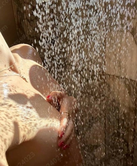 Soph Mosca model free pictures