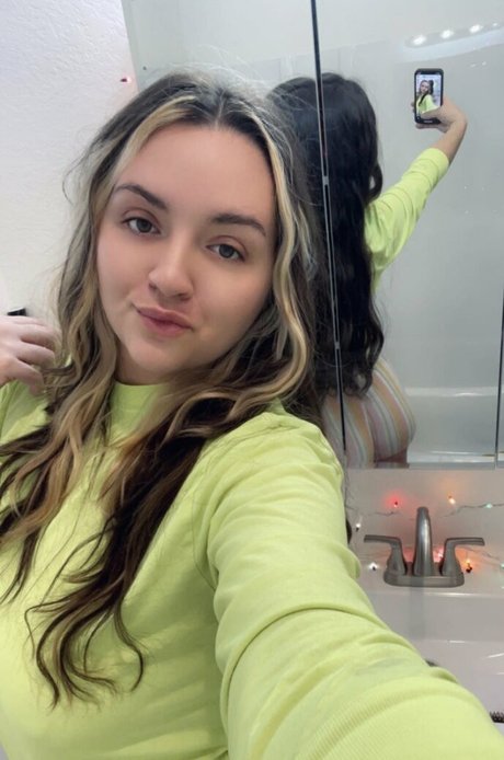 oohkarlalala hot star picture