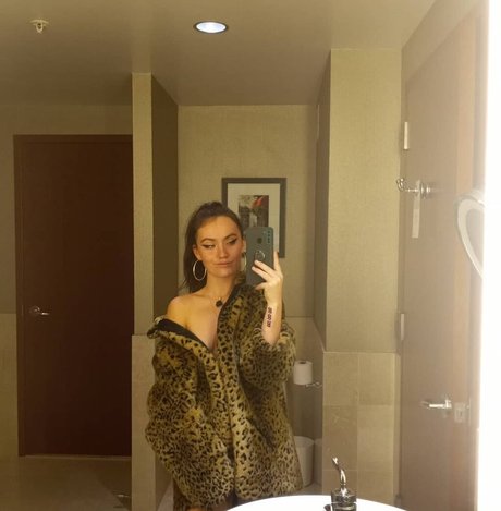 Aziixaa model pretty galleries