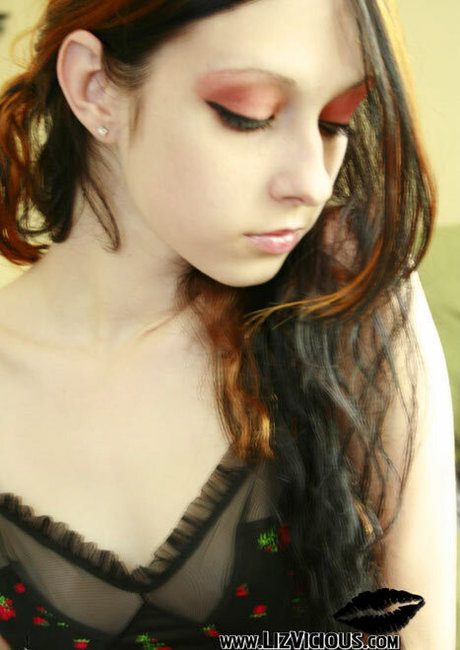 Liz Vicious star art photo