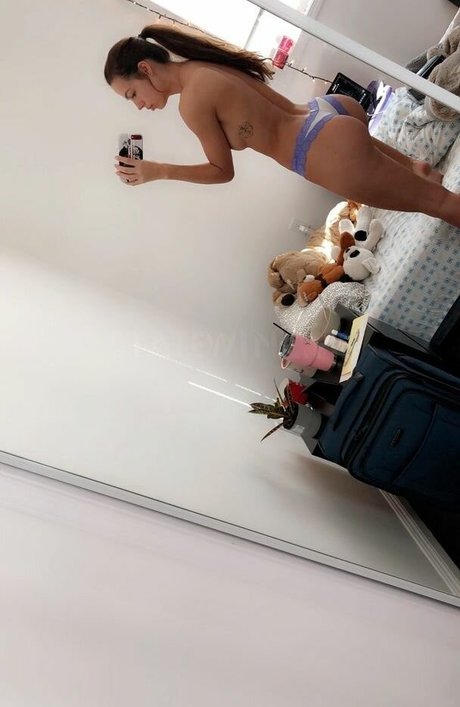 Sarah Jolz model high quality images