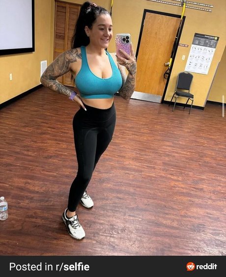 HaleyRose pretty pornstar pics