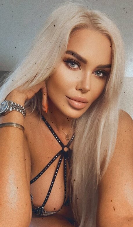 Elisa Bethann hd pornstar pictures