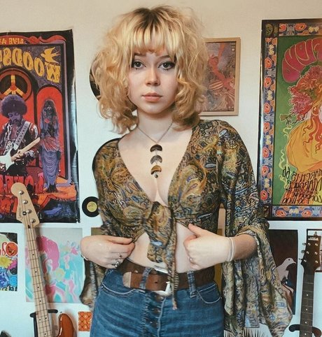 Issy Allen pornstar exclusive pictures