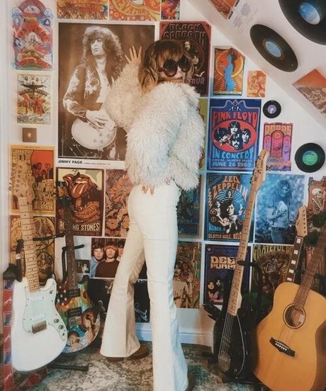 Issy Allen high quality model picture