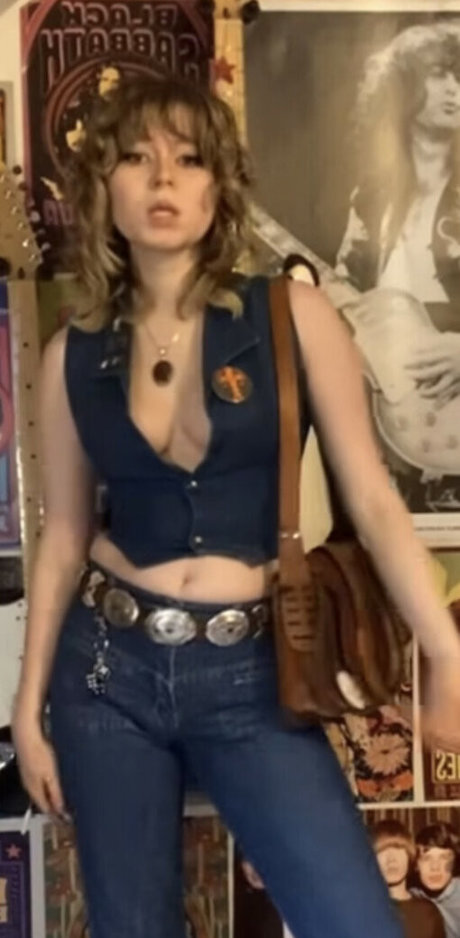 Issy Allen model hot pics