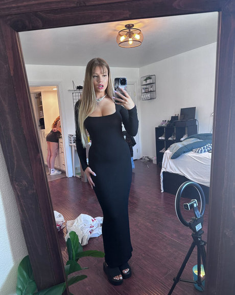 Popsmokes nude model galleries