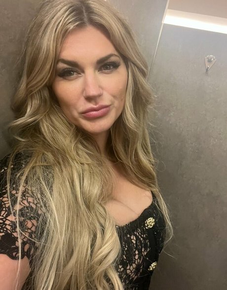 Melania Mercer model xxx galleries