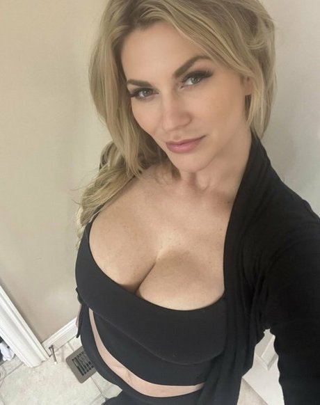 Melania Mercer model nudes images