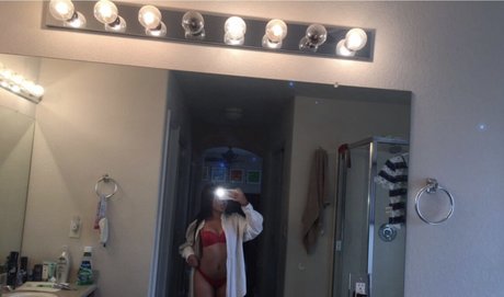 Vy Tran model nice image