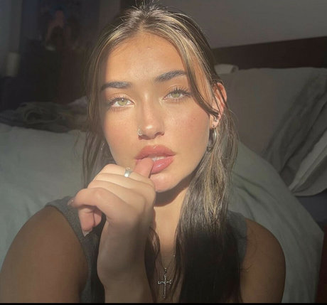 Sofia Bonjardim erotic actress archive