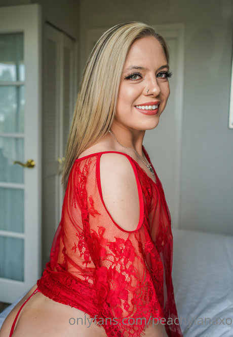 peachylanaxo naked star picture