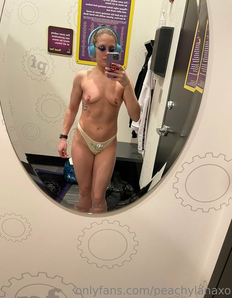 peachylanaxo free star photo