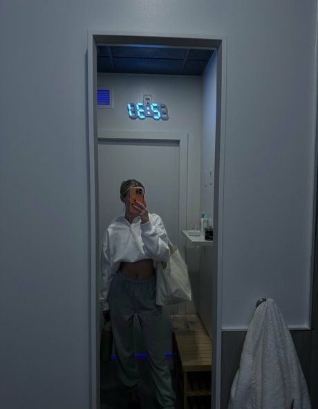 movewithmeredith high quality model image