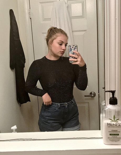 Ruth Choate model hot picture