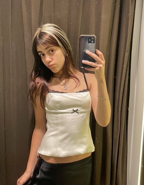 Isabella Angelina adult model picture