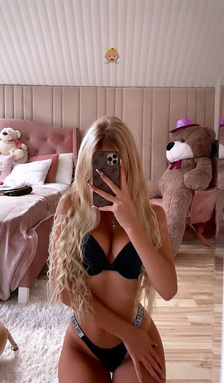 Eva april11 model pics