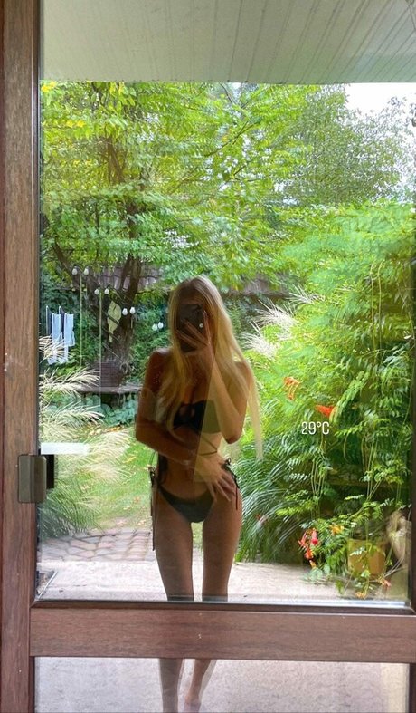 Eva april11 art model pictures