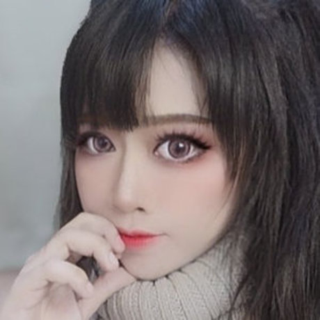 queencosth hd model photo