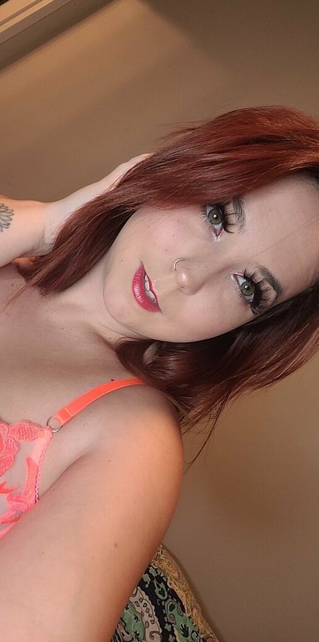 FlirtyDaniellaX pornstar naked pic