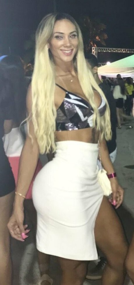 Anita Evelyn perfect actress image