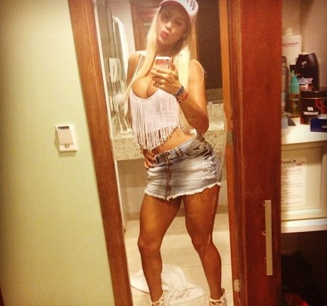 Anita Evelyn pornstar sexy img