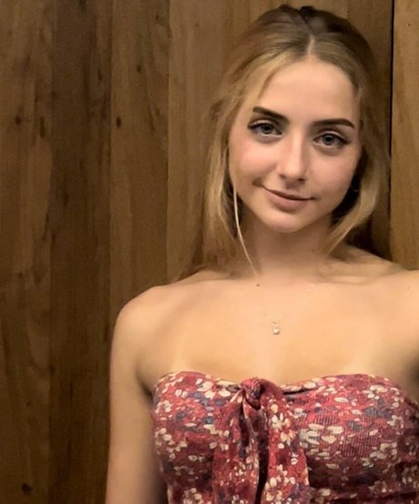 Julie Remoissenet model perfect image